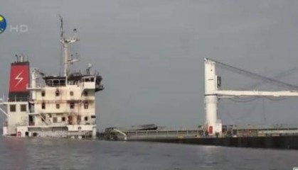 胡塞武装再击沉一艘货轮，明确警告：此类船只都将遭打击