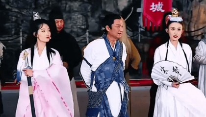 63岁演员马景涛直播间突然晕倒：后脑着地，直播紧急中断