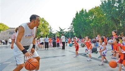 “再平凡的球场，也能承载梦想”（微光）