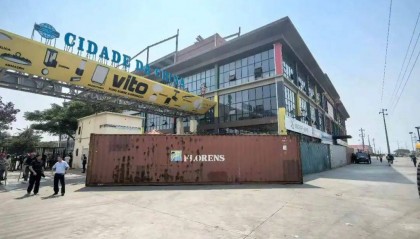 安哥拉爆发骚乱，当地华人：取款机里的钱被抢光，用集装箱堵住大门