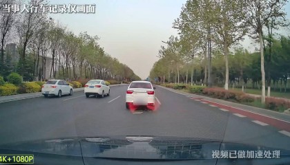 司机礼让救护车后被后车多次别停 西安警方：驾驶人谭某某被行政拘留7日