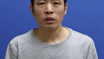 贪官买近百万宝马车却不敢开，薄薄的罩车布罩不住恐惧！