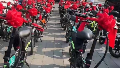 长春一代驾公司女老板骑电动自行车出嫁，200多名员工骑车护送场面壮观