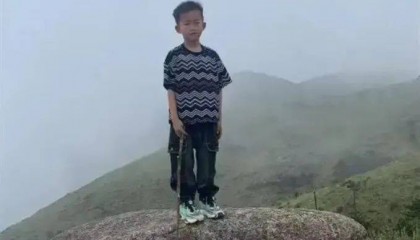 福建8岁男童在1800米山顶失踪24小时，当地：与家人走散，通宵搜救暂无进展