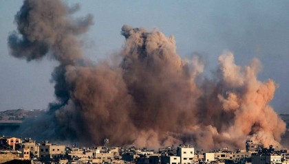 以军称为“消除威胁”向加沙民众鸣枪示警