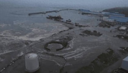 海军基地遇上大地震，港内全是新核潜艇，损坏一艘都能让俄军心疼