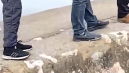 湖南新化县一处排洪渠被指“一踩就碎”,当地:工程用砂含泥量较高,正在整改