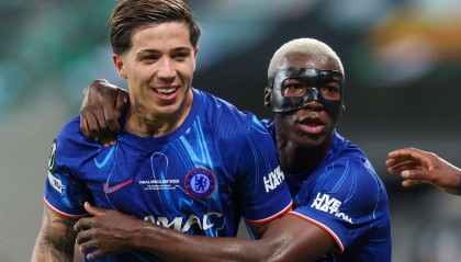 2.4亿顶级双中场！24岁恩佐+23岁凯塞多攻防结合，制霸中场斩巴黎