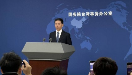 国台办新任发言人彭庆恩亮相