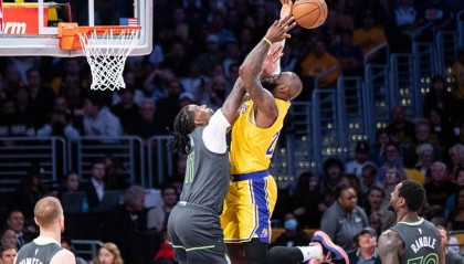 湖人签下斯马特：阵容调整迎来冠军契机