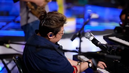 韩红宣布或将不再录制综艺：未来可能会过得很清贫，但请还给我艺术家的风骨