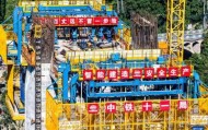 “钢铁巨人”助力西渝高铁桥梁智能化建设