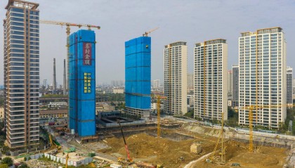 全国房价跌回2016年致居民财富缩水近40万亿,中央财办原副主任:调控思路要尽快转向,应该“支持房价上涨”!