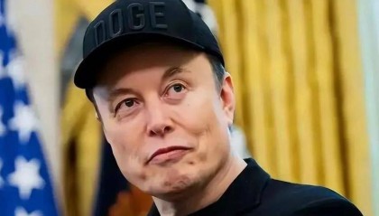 特朗普遭晴天霹雳！马斯克前脚刚离开美国政府，俄罗斯就来“挖墙脚”？