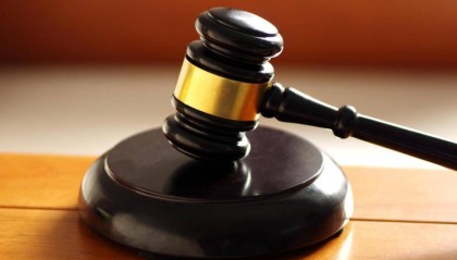 女儿整理遗物发现父亲生前向已婚女转账129万，法院一审判对方返还109万及利息