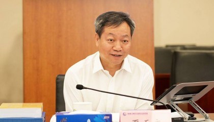 严天文，已赴任湖北