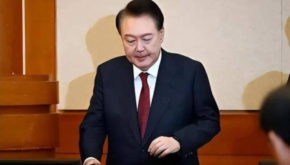 尹锡悦的天都塌了？韩国传出重磅消息，一边倒的舔美媚日路线走到头了