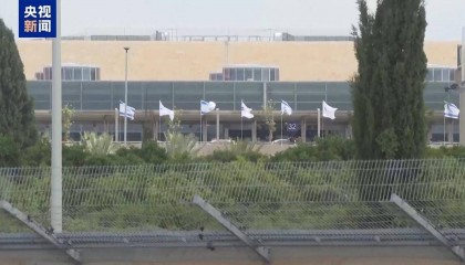 总台记者探访以遭袭机场：爆炸波及范围广 大量航班取消