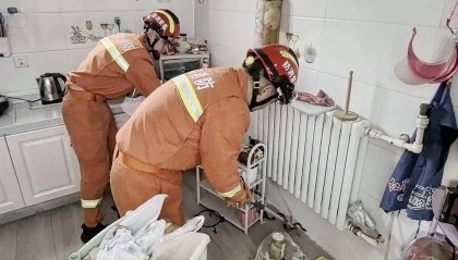 吓人，有蛇藏进汽车引擎盖！北京9天接9起“蛇警”