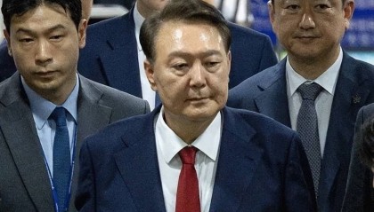 尹锡悦被拘首日菜单曝光，有蒸土豆辣白菜，牢房内部条件：没床没空调，只能打地铺