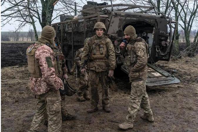 俄军在前线取得重大胜利，1.5万名乌军遭围歼，普京突然下令，保护投降乌军！