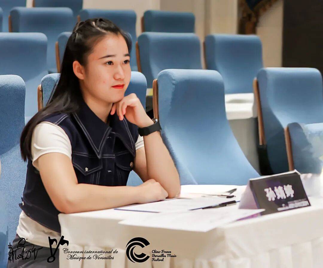 “旋转跳跃，我闭着眼”，下班后选择狂舞的年轻职场人