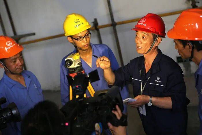 晨读·百年工运人物记 | 窦铁成：自学成才的“工人教授”