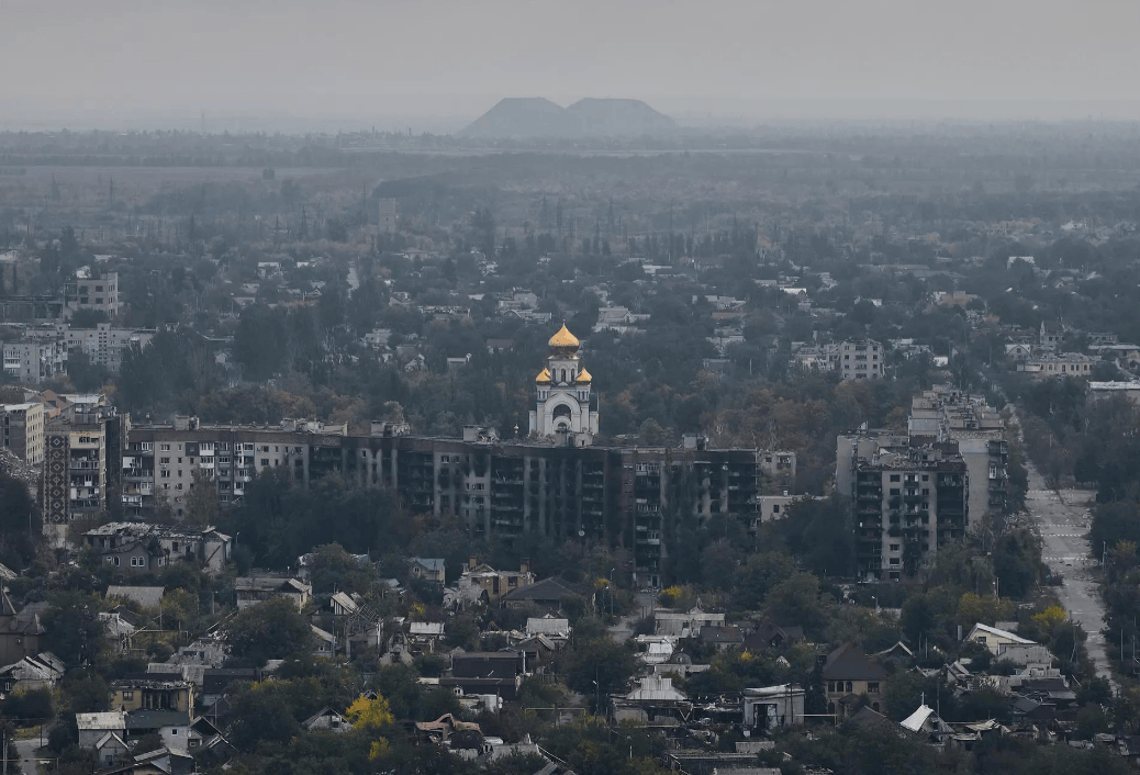 红军城移交前夜,乌克兰宣布开辟新战线,主动反攻击溃俄军攻势