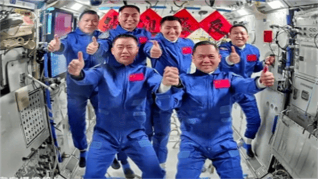 太空上演惊魂一刻!神舟二十号遭神秘物体撞击,返回任务紧急暂停